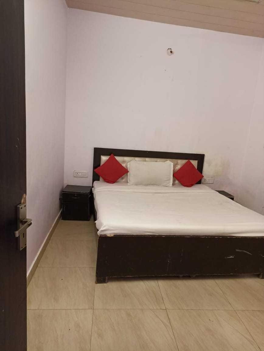 Hotel O Kl Khari Near Ashoka Park Mein Metro Нью-Делі Екстер'єр фото
